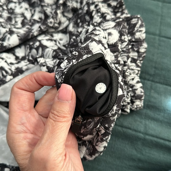 LIKE NEW! Lululemon Tracker Short V (4") - Picture 15 of 15